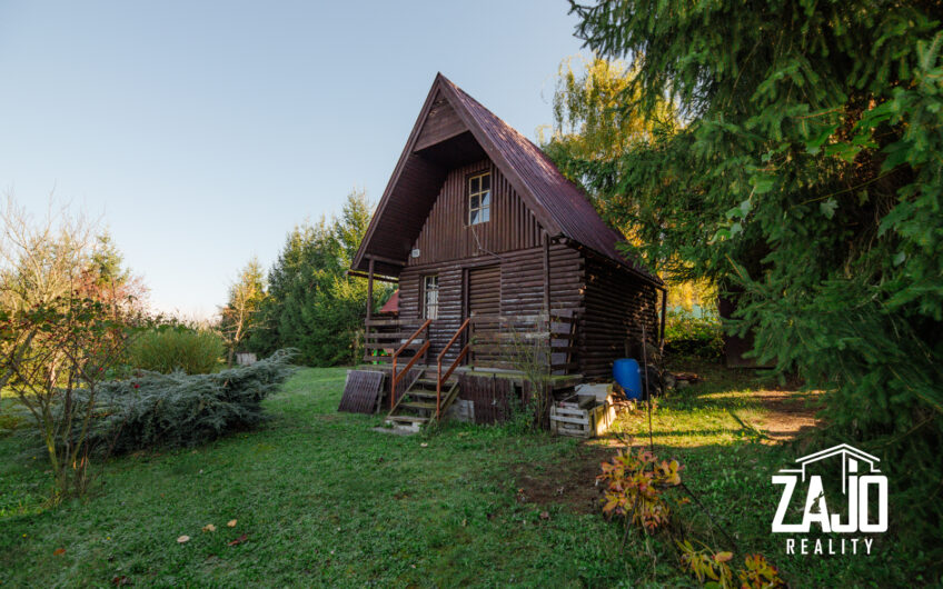 NA PREDAJ | CHATKA S VEĽKOU ZÁHRADOU 487m2 – Trenčín